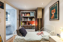 Load image into Gallery viewer, 2 bed lofty style apartment (city)
