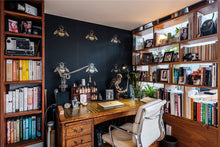 Load image into Gallery viewer, 2 bed lofty style apartment (city)
