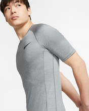 Load image into Gallery viewer, Men&#39;s Tight-Fit Short-Sleeve Top
